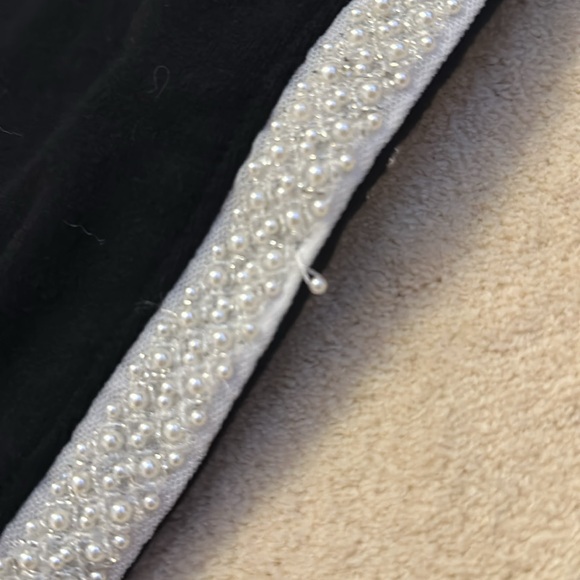 Black jogger with pearl edge accent along the outer seam - Picture 7 of 10